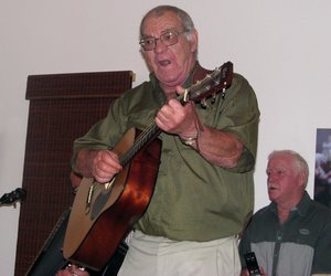 Huldeblyk vir Manie Groenewald